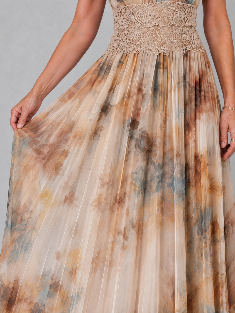 Elavenue | Maxi Dress with Halter Neck and Lace Waist Detail